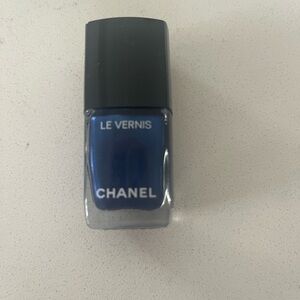 CHANEL Le Vernis Légende Nail Colour in Deep Blue